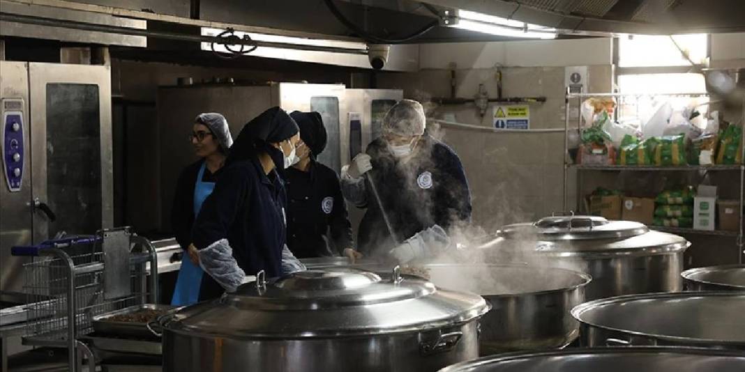 Öğrenci ellerinden sofralara: Her gün 5000 kişilik iftarlık hazırlıyorlar 2